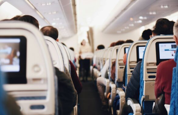 Авиакомпаниям предписали высаживать людей при духоте в самолетах